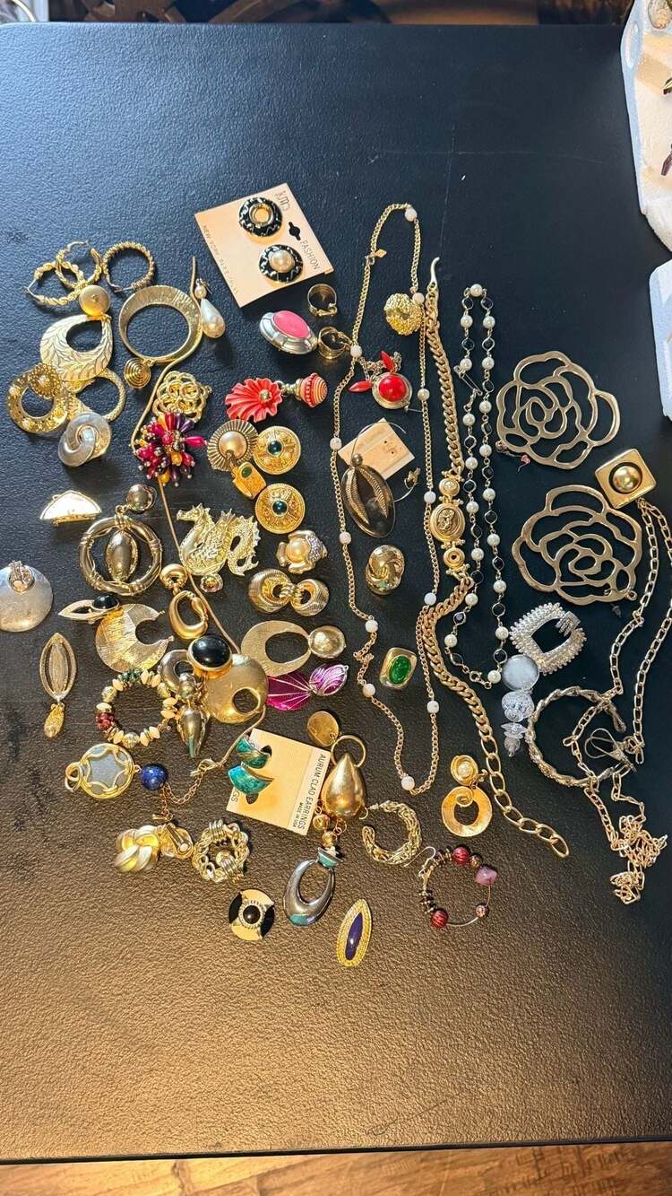 2lb Vintage Costume Jewelry Craft Lot Necklaces Earrings Brooches